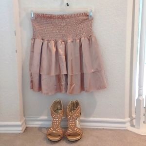 Skirt size m and shoes size 8  color gold.Bundles
